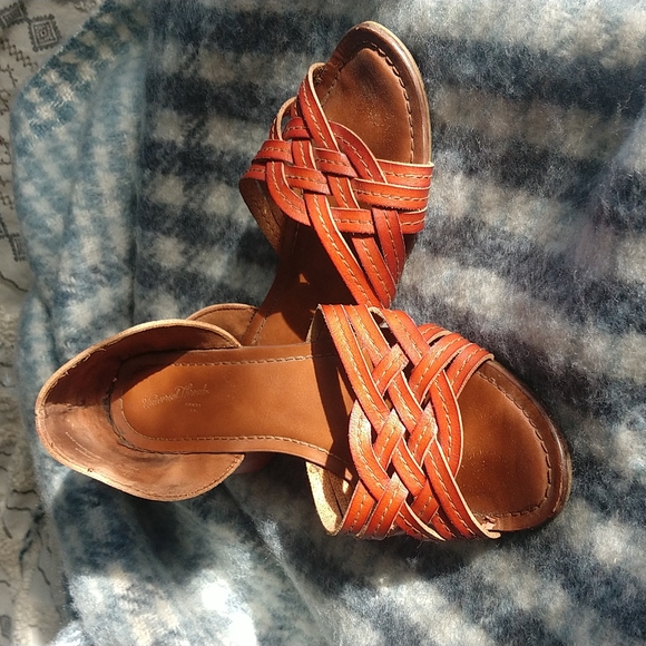 Cute leather flat sandals - Picture 1 of 3